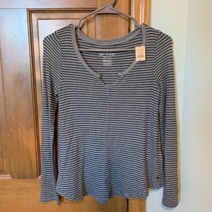 Cute American Eagle long sleeve!!